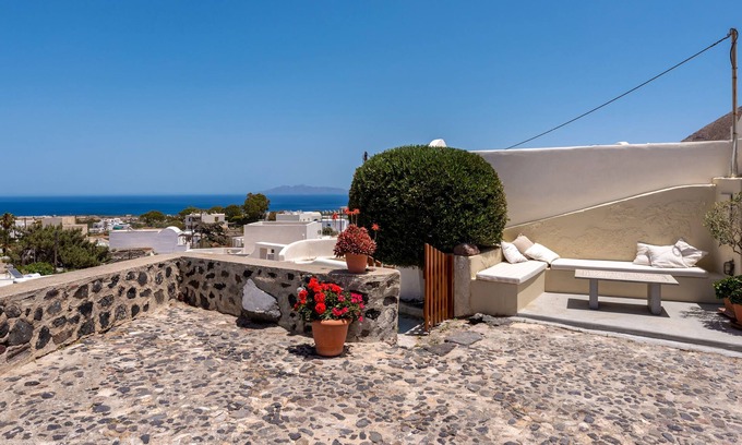 Episkopi Gonias Cottage | Historic 300-Year-Old Guesthouse with Oceanfront Pool