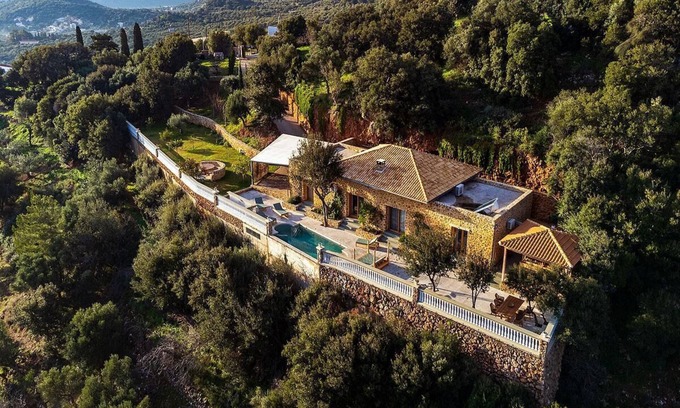 Peponidhes Villa | Private 4-Bedroom Villa with Pool and Ocean View Getaway