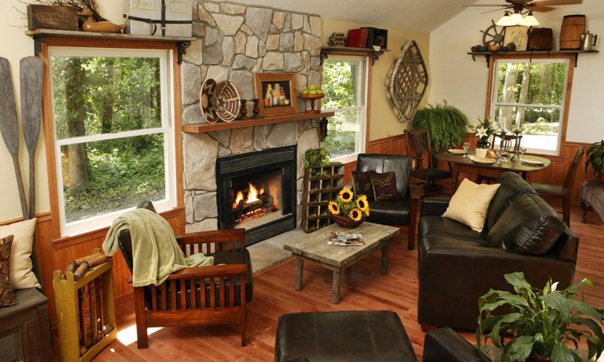 Eureka Springs Cottage | Discover Lake Lucerne Resort & Ranch Tom Sawyer - Downtown Gem