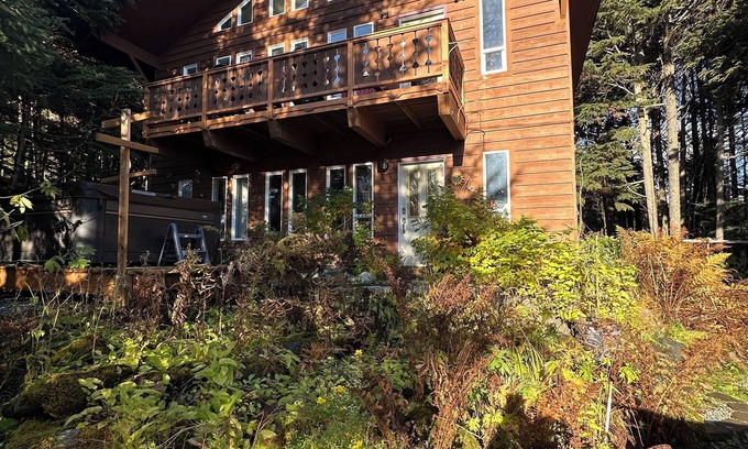 Girdwood House | Inviting 4 Bedroom Home in Girdwood with Hot Tub & Views