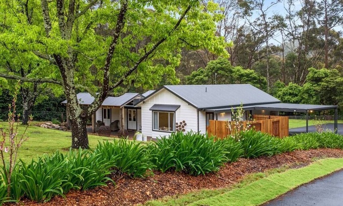 Bilpin House | Secluded Cosy Cottage with Kitchen and Breakfast Included