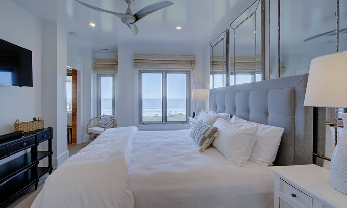 Kiawah Island Condo | Stylish Oceanfront Condo with Hot Tub & Perfect 10 Rating