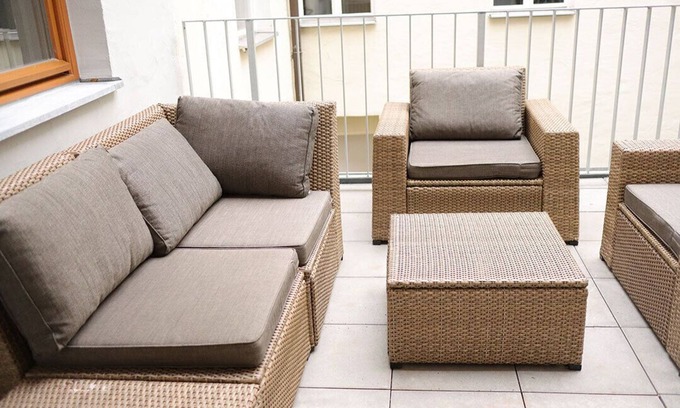 Old Town Apartment | Inviting Apartment W11.1 with Rooftop Terrace & Pool