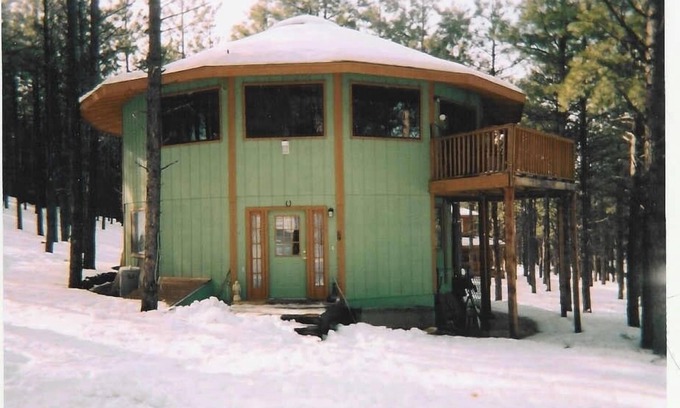 Parks Cabin | Enchanting Cabin in the Pines – Ideal for Families & Pets