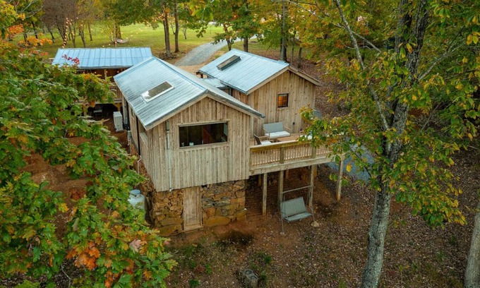 Clifford Cabin | Unique Cabin | Quaint, Modern, Cozy | Near LYH