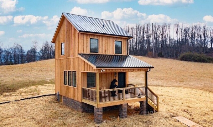 Bluff City Cabin | Experience Unique Cabin Studio in Heart of Tri Cities
