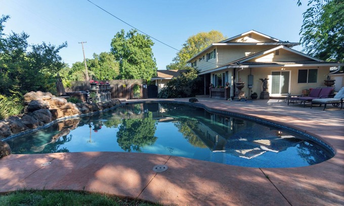Hood Other | Hidden Gem with Ocean Views and Poolside Bliss