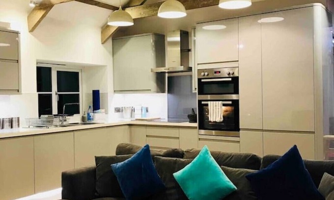 Redruth Cottage | Charming Cornish Cottage Conversion with Spa & Hot Tub