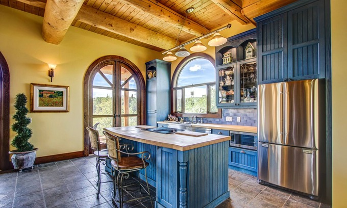 Calgary Cottage | Unique Cottage with Spa and Hot Tub - A 4-Star Retreat