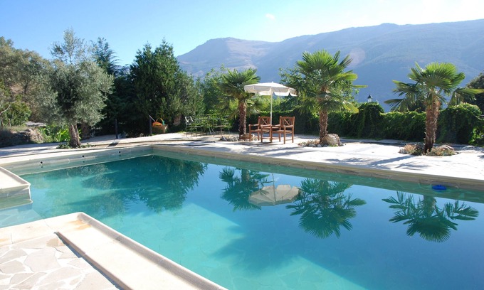 Busquistar Cottage | Romantic Cottage Retreat with Pool in Sierra Nevada