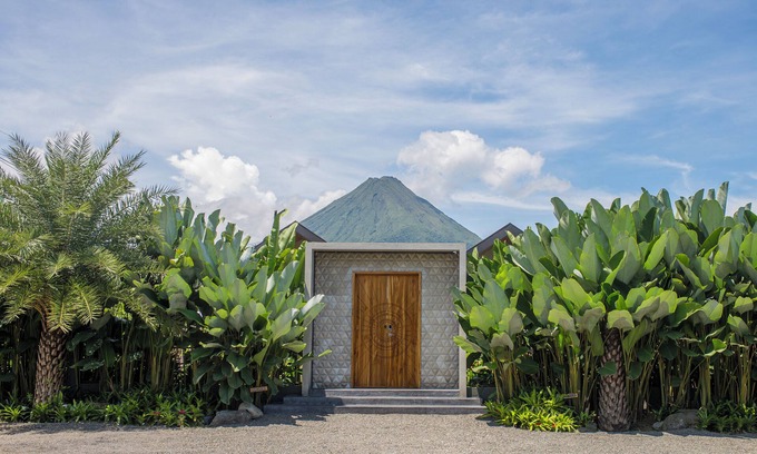 La Fortuna Villa | Uniquely Designed Villa in Tropical Oasis Centrally Located
