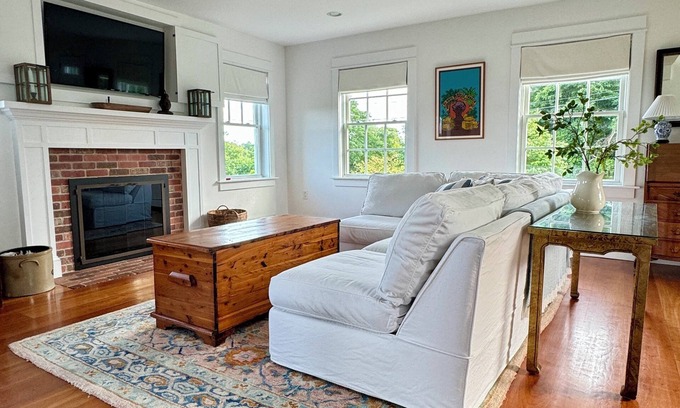 Middletown House | Unique Property Near Third Beach with Spa & Pet-Friendly Options