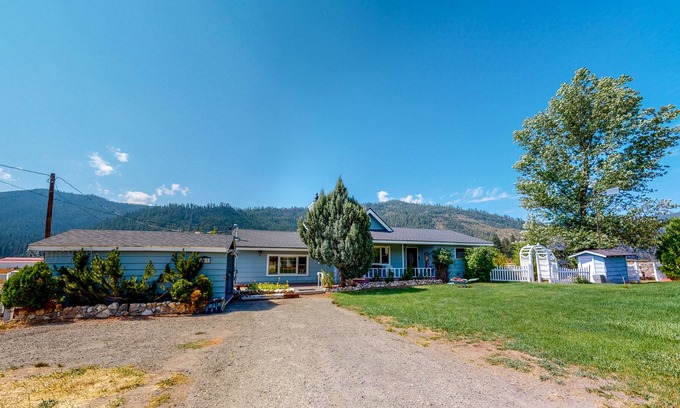 Sattley House | Unique, Family-Friendly Home w/ Incredible Views, Private Hot Tub, & Pool Table