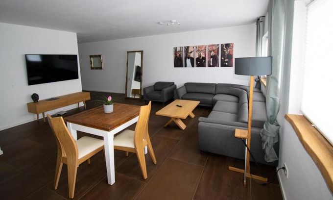Lierenfeld Apartment | Distinctive Flat with Kitchen, Rated 9/10 by Guests