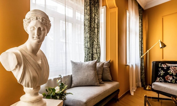 Tophane Apartment | Stylish Flat with Balcony near Istiklal Street