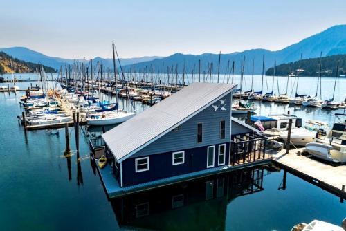 Bayview House | Unique Floating Home on Lake Pend O'reille near Coeur d’Alene, Perfect for a Weekend on the Water