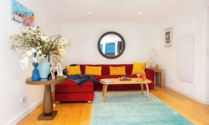 Parsons Green and Walham Apartment | Unique Gorgeous 2BR w/Balcony & Office in Chelseann