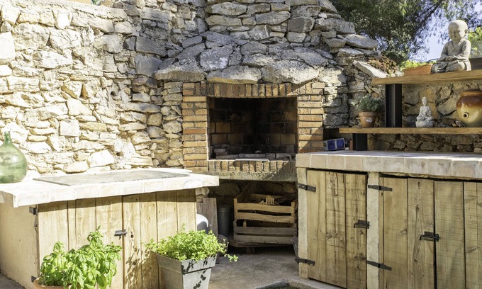 Lancon-Provence Bed & Breakfast | Discover "The Secret of the Stones" in Provence, Rated 10/10
