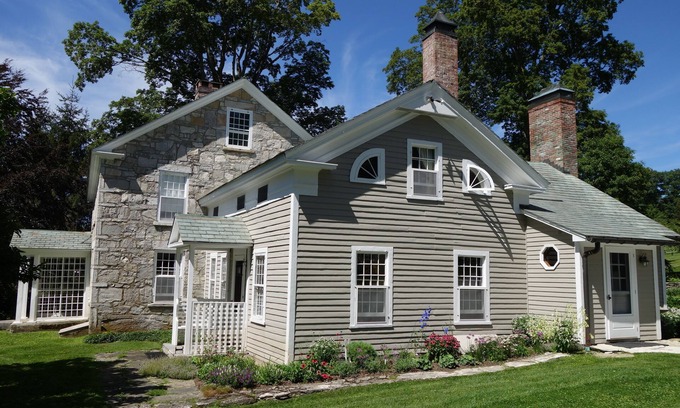 Glendale House | Exceptional Historic Haven with Pool and Breakfast Included