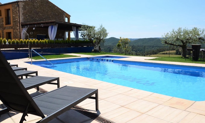 Ogern House | Inviting Holiday Home with Outdoor Fun and Relaxation