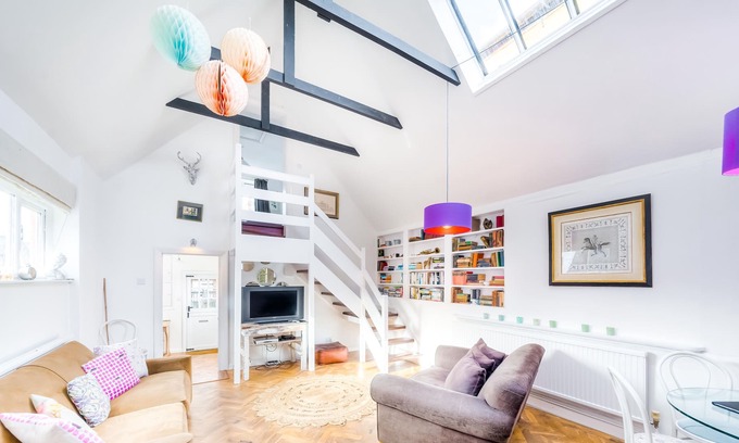 Arundel Cottage | Unique holiday house in the centre of Arundel sleeps 4-5 guests