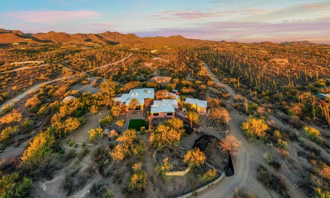 Tucson House | Unique Home/Private/5 BR 2 BA/Yoga/4 Acres