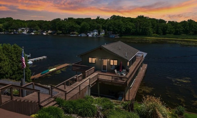 Wolcott House | Unforgettable Overwater Lake House on Sodus Bay, Ontario