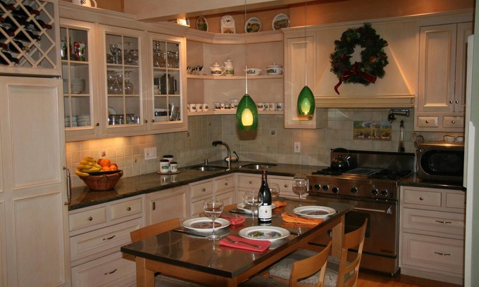 Lake Street Condo | Idyllic Stay on a Secluded Street Near the Presidio