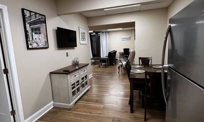 Glen Iris Apartment | Beautiful Loft Retreat with Spa & Breakfast - 10/10 Rating