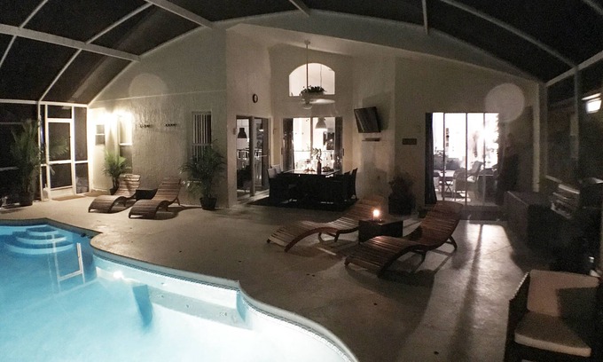 Haines City Villa | Indulge in a Unique Villa with Private Pool & Golf View