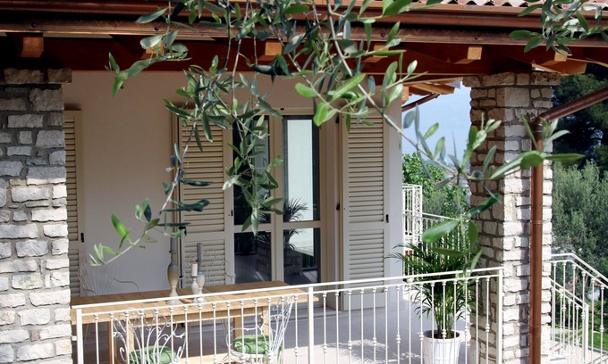 Toscolano Maderno House | Modern Villa with Spectacular Lake View and Pool Access