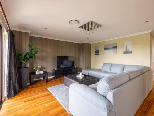Stretton House | Modern 4BR House for Your Memorable Getaway in Stretton