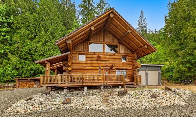 Carnation House | Delightful Mountain View Log Home with Cozy Amenities