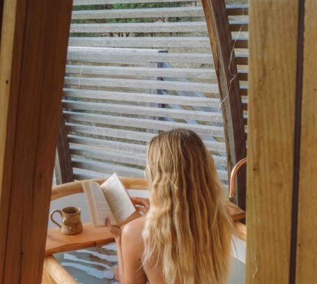 Fingal House | Inviting Off-Grid Retreat with Hot Tub and Sauna Escape