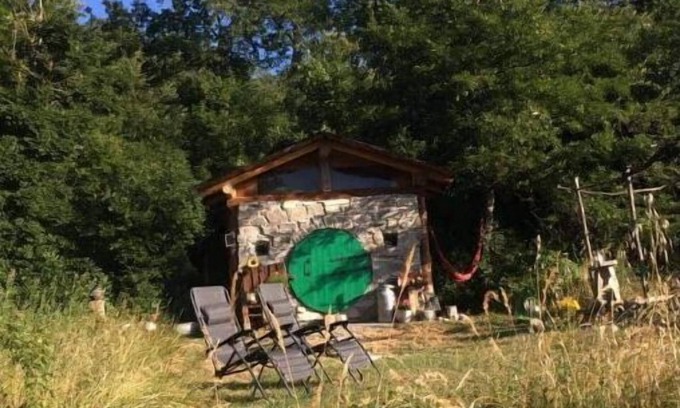 Villa Minozzo Cabin | Eco-Friendly Forest Cabin with Pool & Pet-Friendly Amenities