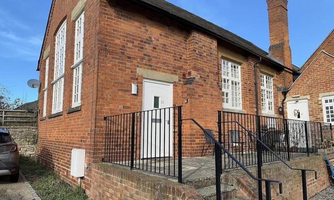 Brackley House | Remarkable Old Auction House: Family-Friendly Retreat