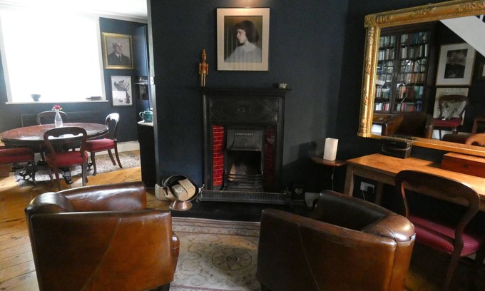Dublin House | Charming Cottage in Dublin's Scenic 4 Docklands Area