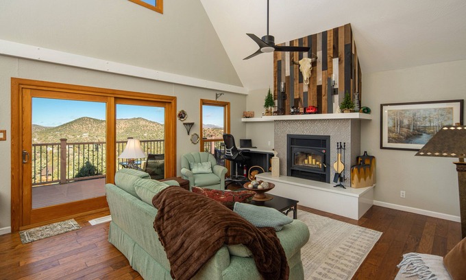 Reno House | Dog-Friendly Mountain Retreat with King Bed & Breathtaking Views