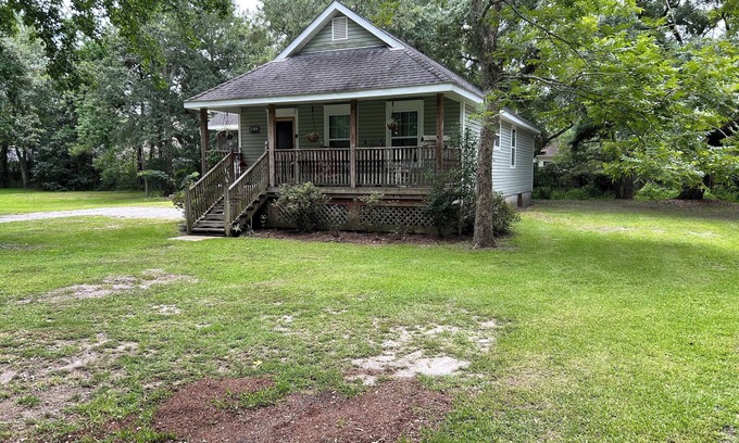 Bay St Louis Cottage | Quaint Coastal Cottage with Oceanfront Views & Pet-Friendly