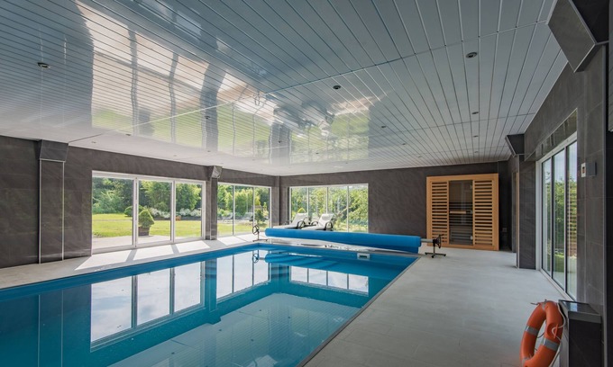 Denton House | Idyllic Countryside Retreat Near Kingston with Pool & Breakfast