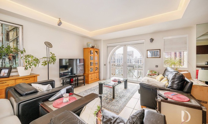 Sands End Apartment | Stylish River View Apartment by Chelsea Harbour