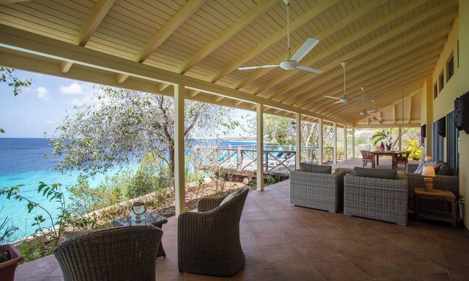 Bisento Apartment | Cozy Seaside Apartment with Ocean View at Cas Laman Abou