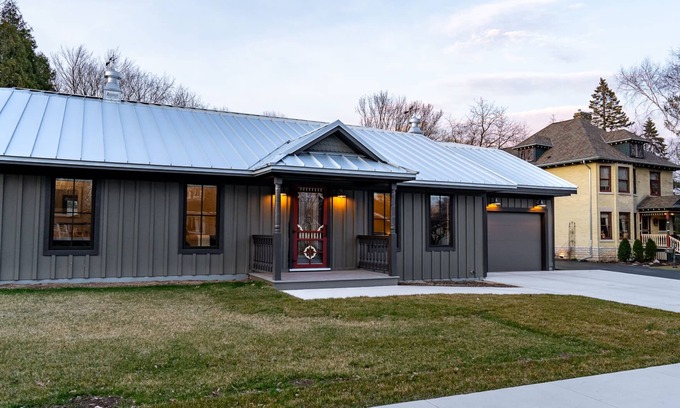 Manitowoc House | Experience a Unique Stay at the Carriage Haus – 10/10 Rated