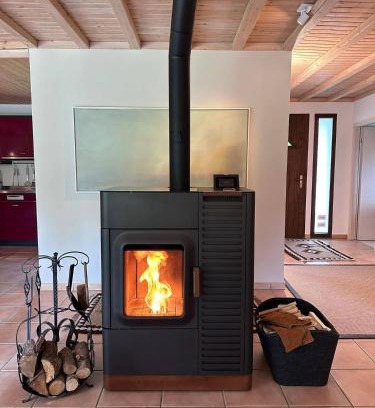 Fenin Villa | Eco-Friendly Lodge in the Scenic Swiss Jura Mountains