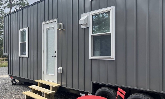 Perry Apartment | Discover a Unique Tiny Home Experience by the Ocean