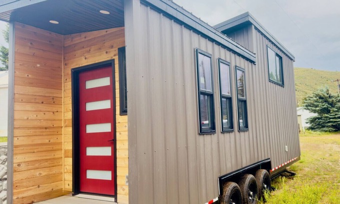 Helper House | Unique | tiny home on the lake