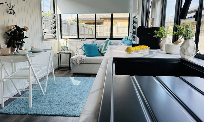 Drewvale House | Pet-Friendly Modern Tiny House with Breakfast Included