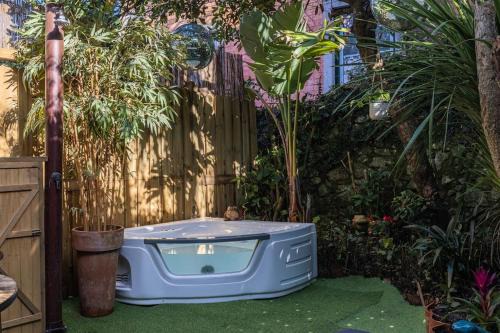 Sintra House | Unique Tiny Smart Home with Private Garden, Jacuzzi, PS5, Cinema Projector - Sintra WOW