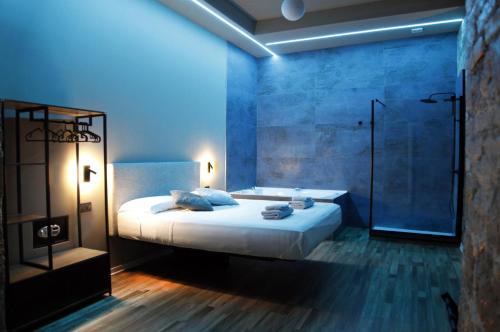 Trastevere Apartment | Discover Unique Trastevere: 4-Star Comfort with Hot Tub