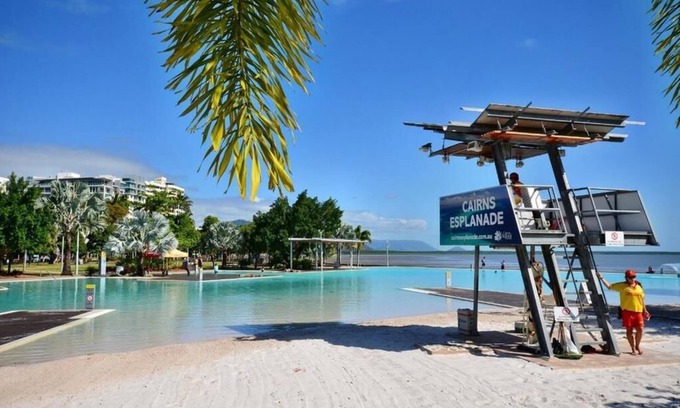 Cairns North Apartment | Unique Tropic Escape: 4-Star Family Getaway with Pool